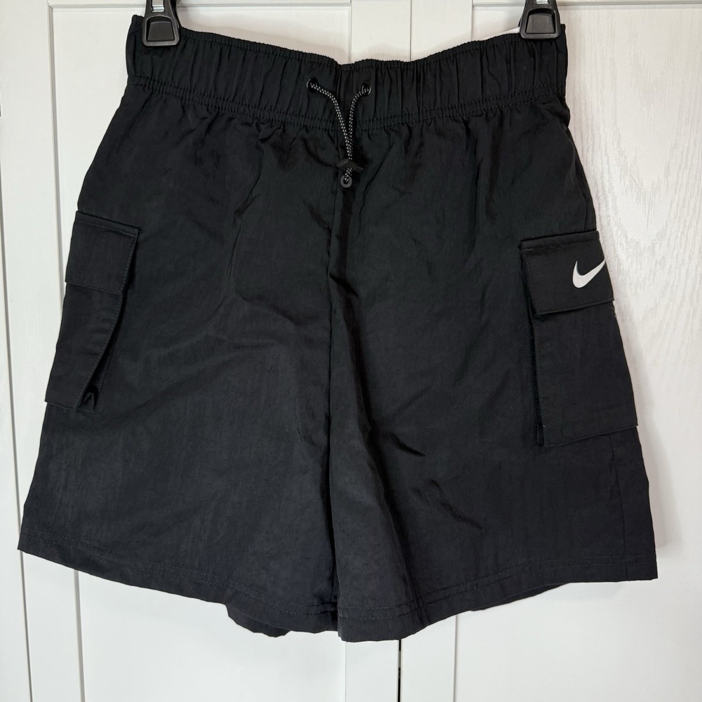NWT Nike Sportswear Essential High Rise Cargo Shorts XS Black Woven Utility